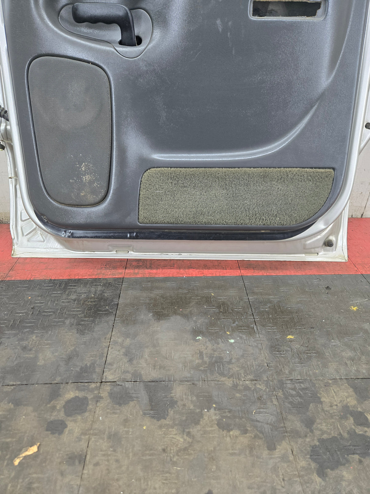 1999-2006 Chevrolet Silverado / GMC Sierra 1500 2500 3500 HD Rear Passenger side Crew Cab rear door RH - Fine Silver Birch Metallic