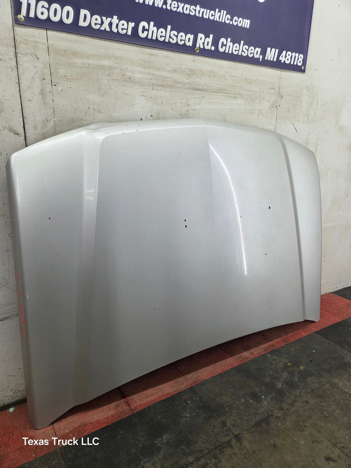 2003-2006 Chevrolet Silverado 2500 3500 Cateye HD Hood OEM - Fine Silver Birch Metallic