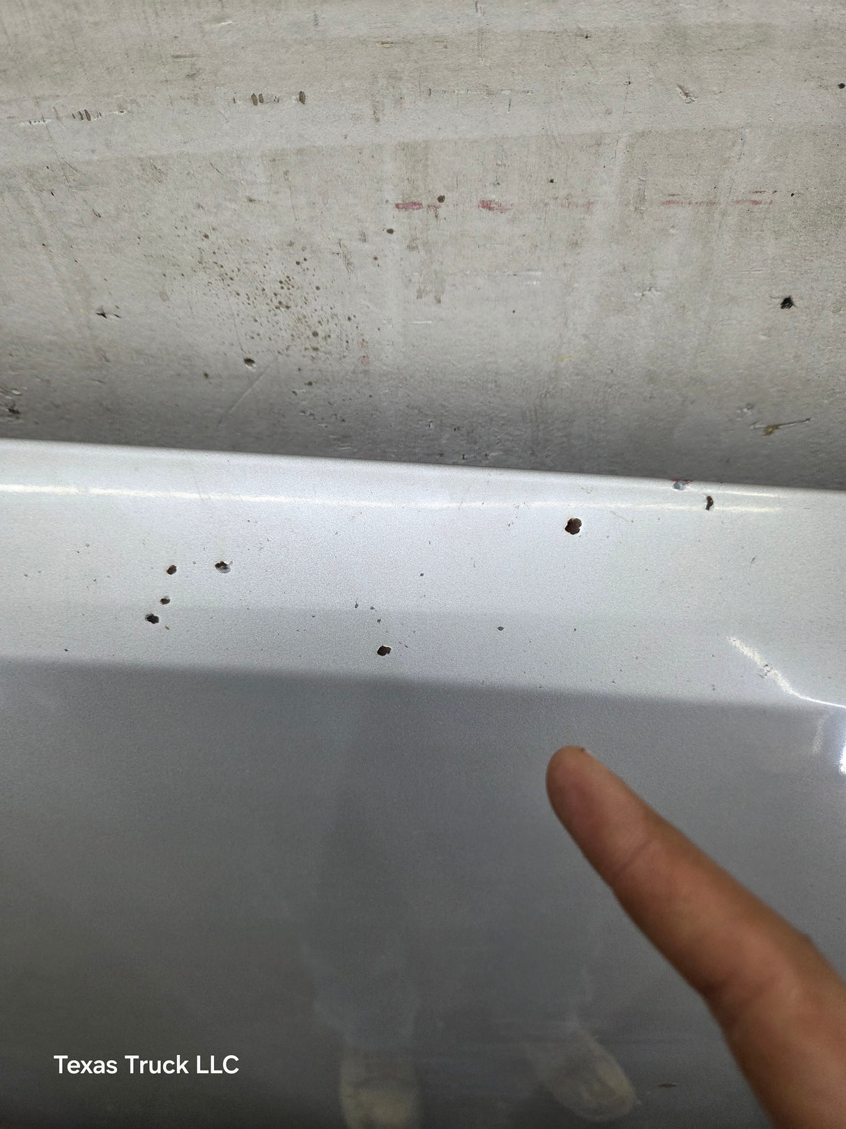 2003-2006 Chevrolet Silverado 2500 3500 Cateye HD Hood OEM - Fine Silver Birch Metallic