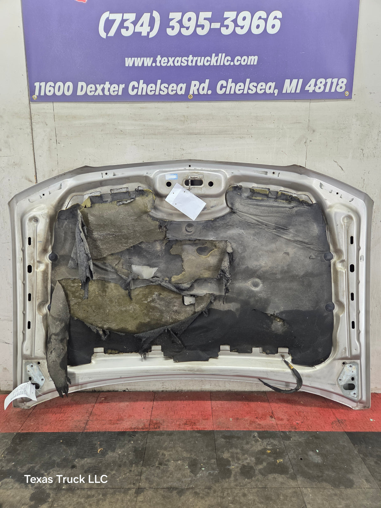 2003-2006 Chevrolet Silverado 2500 3500 Cateye HD Hood OEM - Fine Silver Birch Metallic