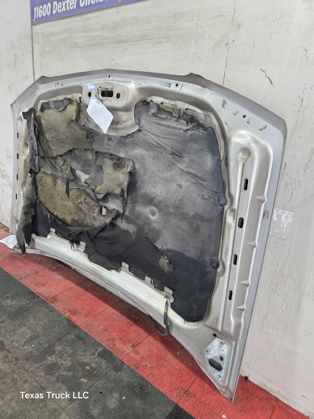 2003-2006 Chevrolet Silverado 2500 3500 Cateye HD Hood OEM - Fine Silver Birch Metallic