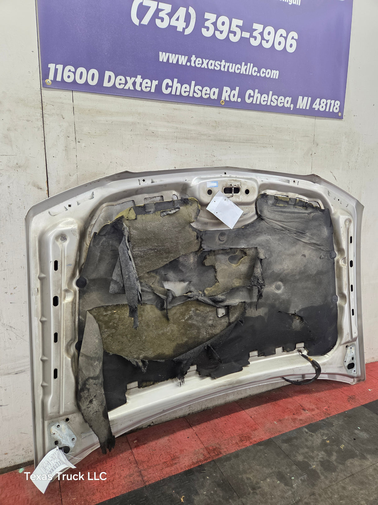 2003-2006 Chevrolet Silverado 2500 3500 Cateye HD Hood OEM - Fine Silver Birch Metallic