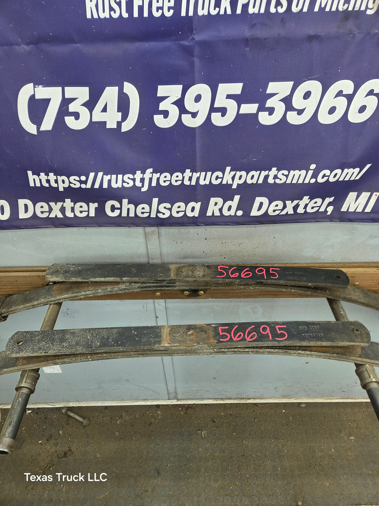 1999-2006 Chevrolet Silverado / GMC Sierra 1500 Rear Leaf Spring - Pair 15765129
