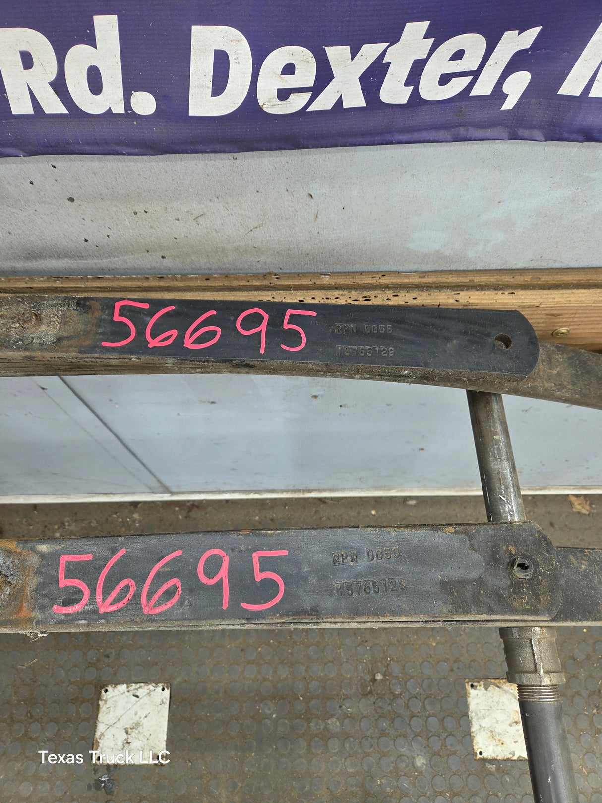 1999-2006 Chevrolet Silverado / GMC Sierra 1500 Rear Leaf Spring - Pair 15765129