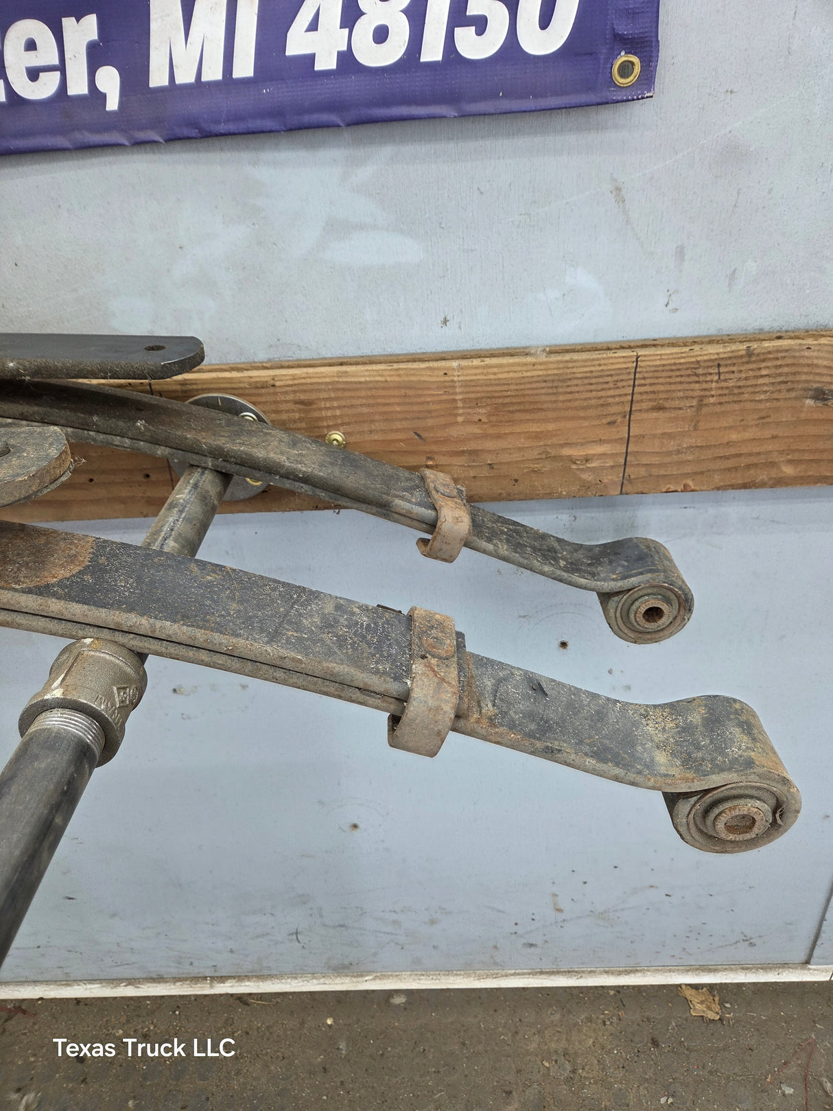 1999-2006 Chevrolet Silverado / GMC Sierra 1500 Rear Leaf Spring - Pair 15765129