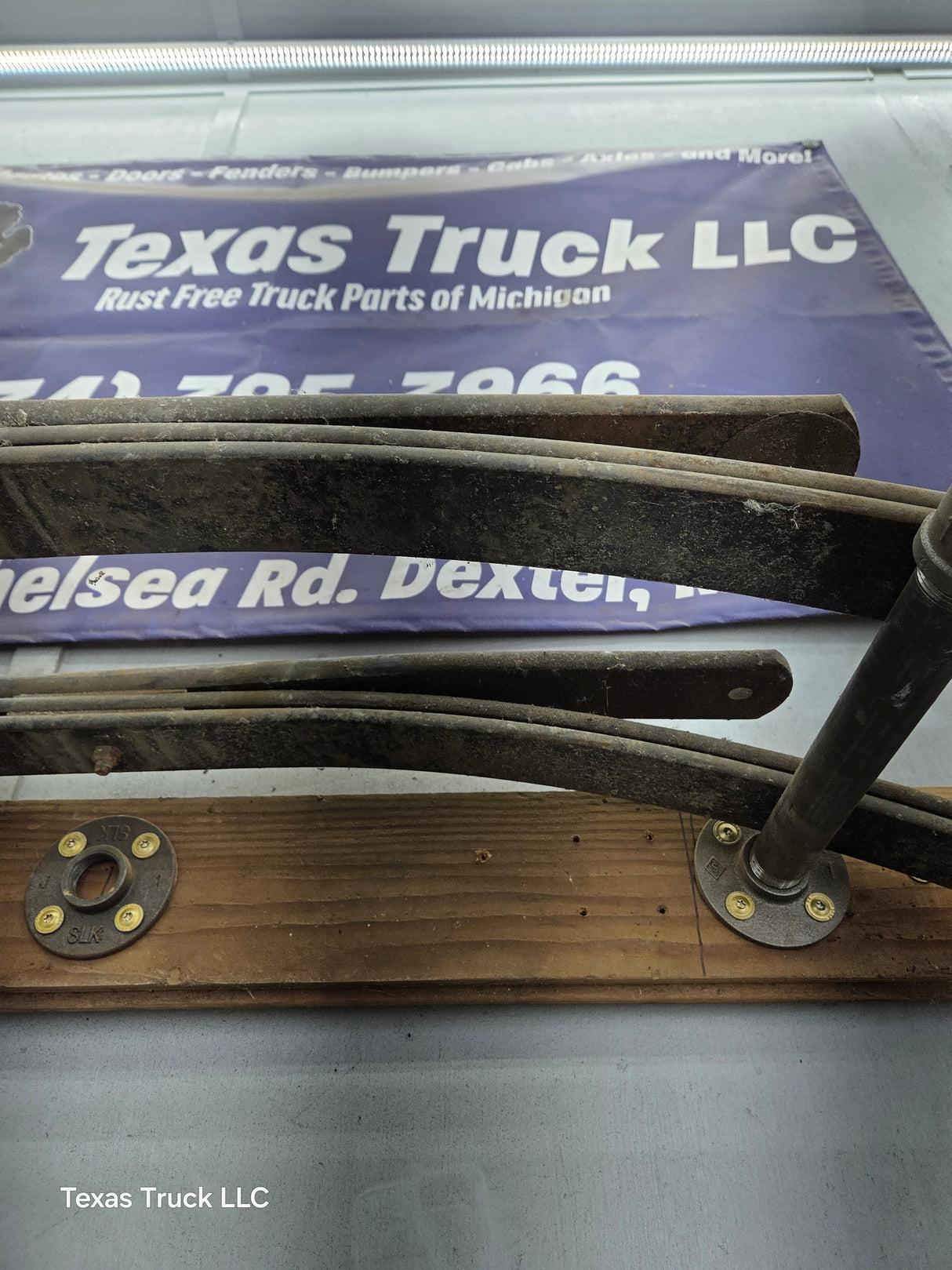 1999-2006 Chevrolet Silverado / GMC Sierra 1500 Rear Leaf Spring - Pair 15765129