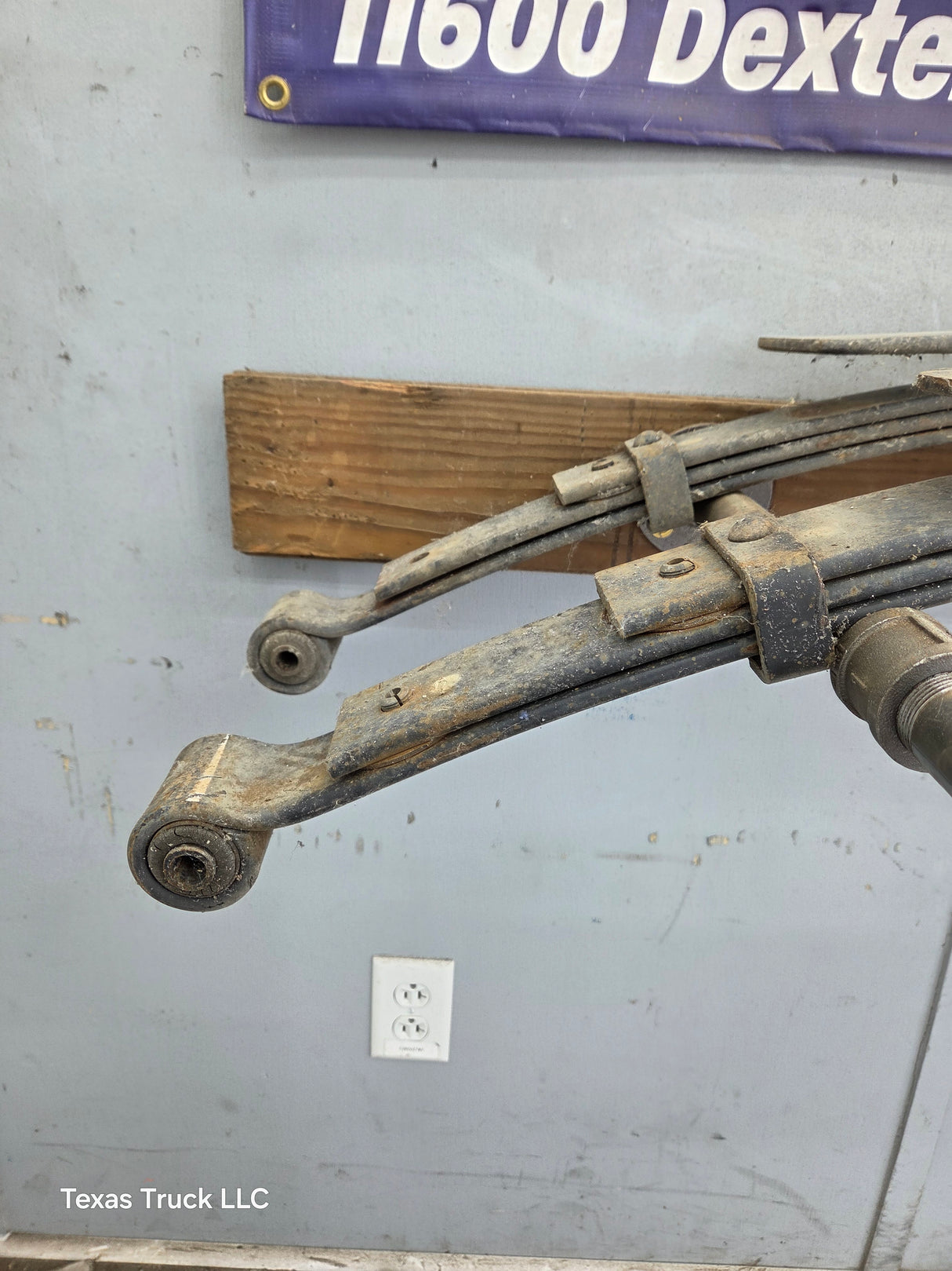 1994-2001 2nd Gen Dodge Ram 1500 Rear Leaf Springs 52106297 AD - Pair