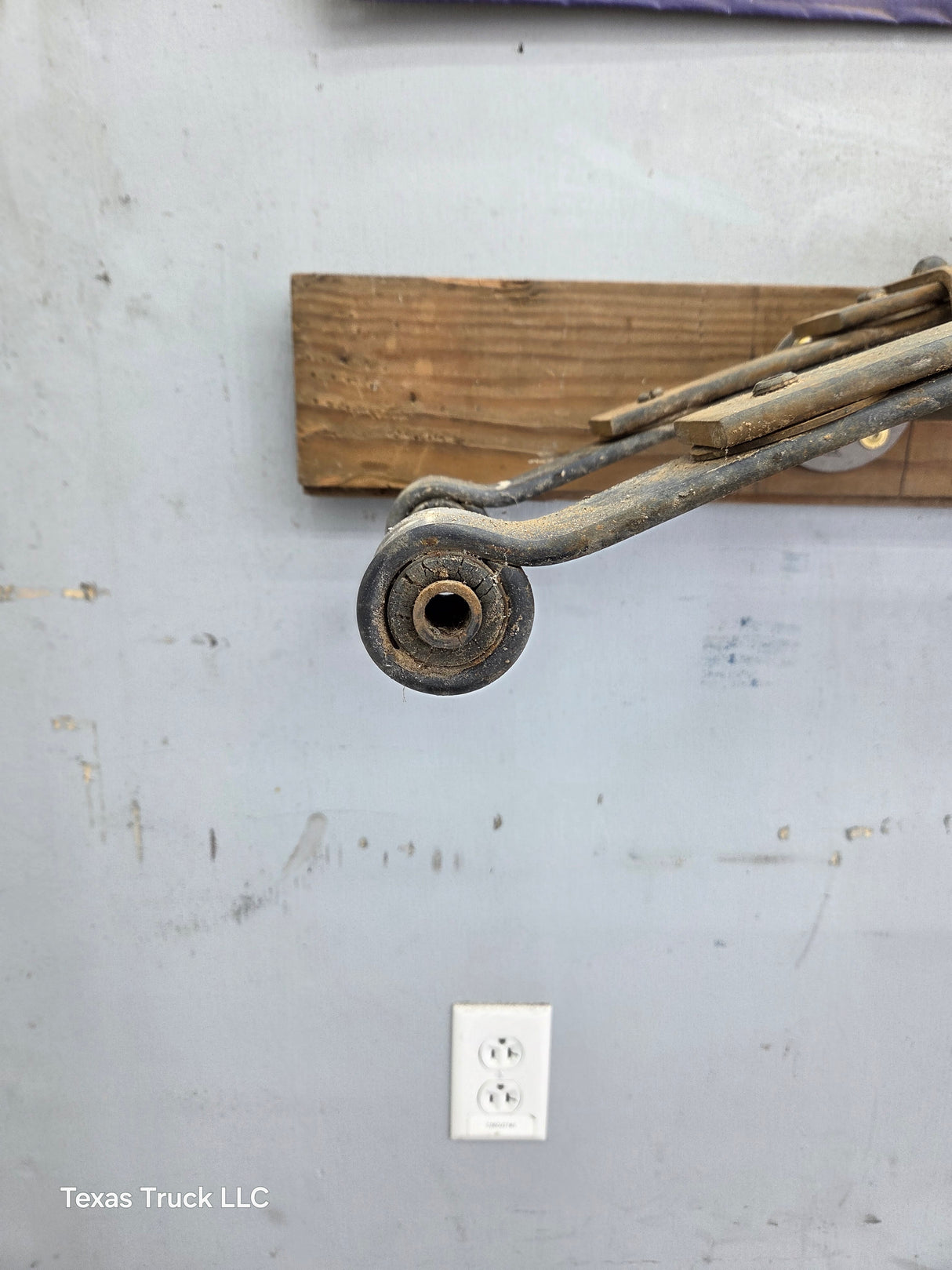 1994-2001 2nd Gen Dodge Ram 1500 Rear Leaf Springs 52106291 AD - Pair