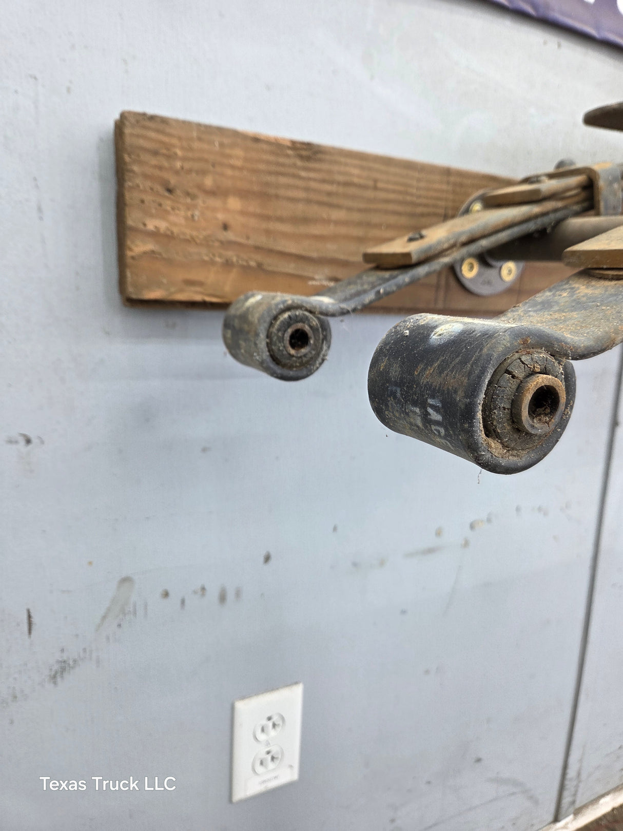 1994-2001 2nd Gen Dodge Ram 1500 Rear Leaf Springs 52106291 AD - Pair