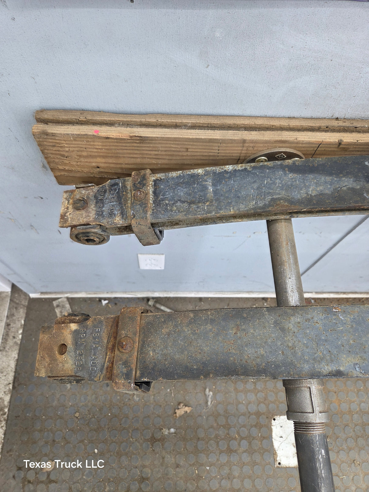 1999-2004 Ford F250 F350 Super Duty Excursion Front Leaf Springs - Pair