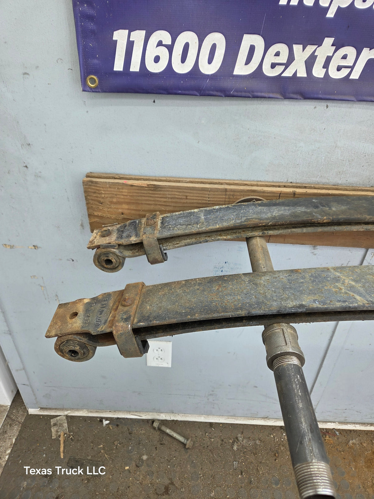 1999-2004 Ford F250 F350 Super Duty Excursion Front Leaf Springs - Pair