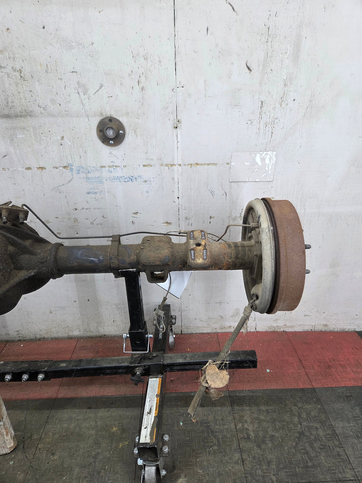 2009-2013 Chevrolet Silverado GMC Sierra 1500 Rear Axle GU5 3.23 Gear Ratio