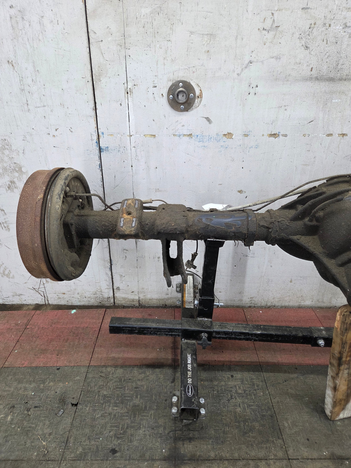 2009-2013 Chevrolet Silverado GMC Sierra 1500 Rear Axle GU5 3.23 Gear Ratio