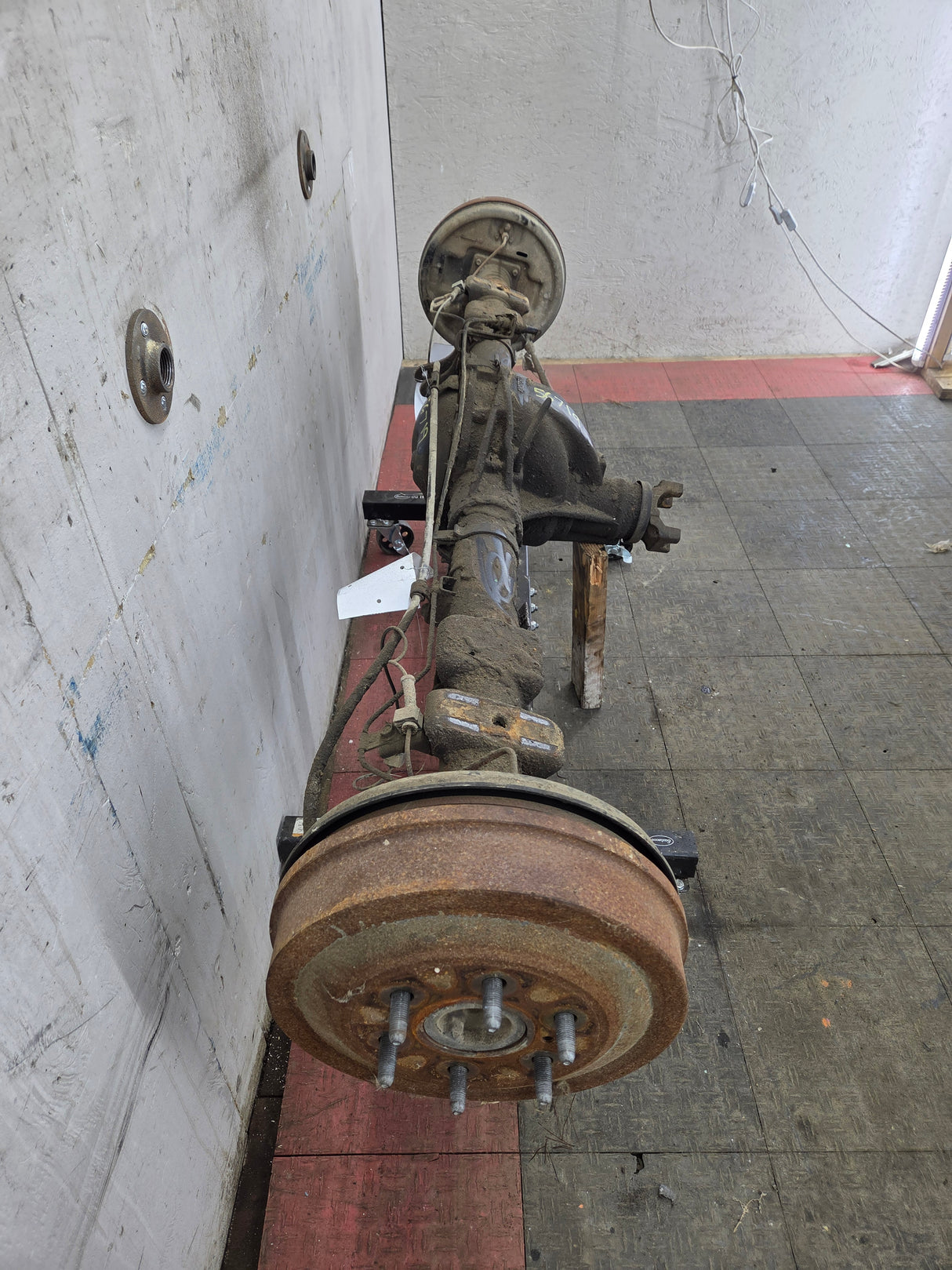 2009-2013 Chevrolet Silverado GMC Sierra 1500 Rear Axle GU5 3.23 Gear Ratio