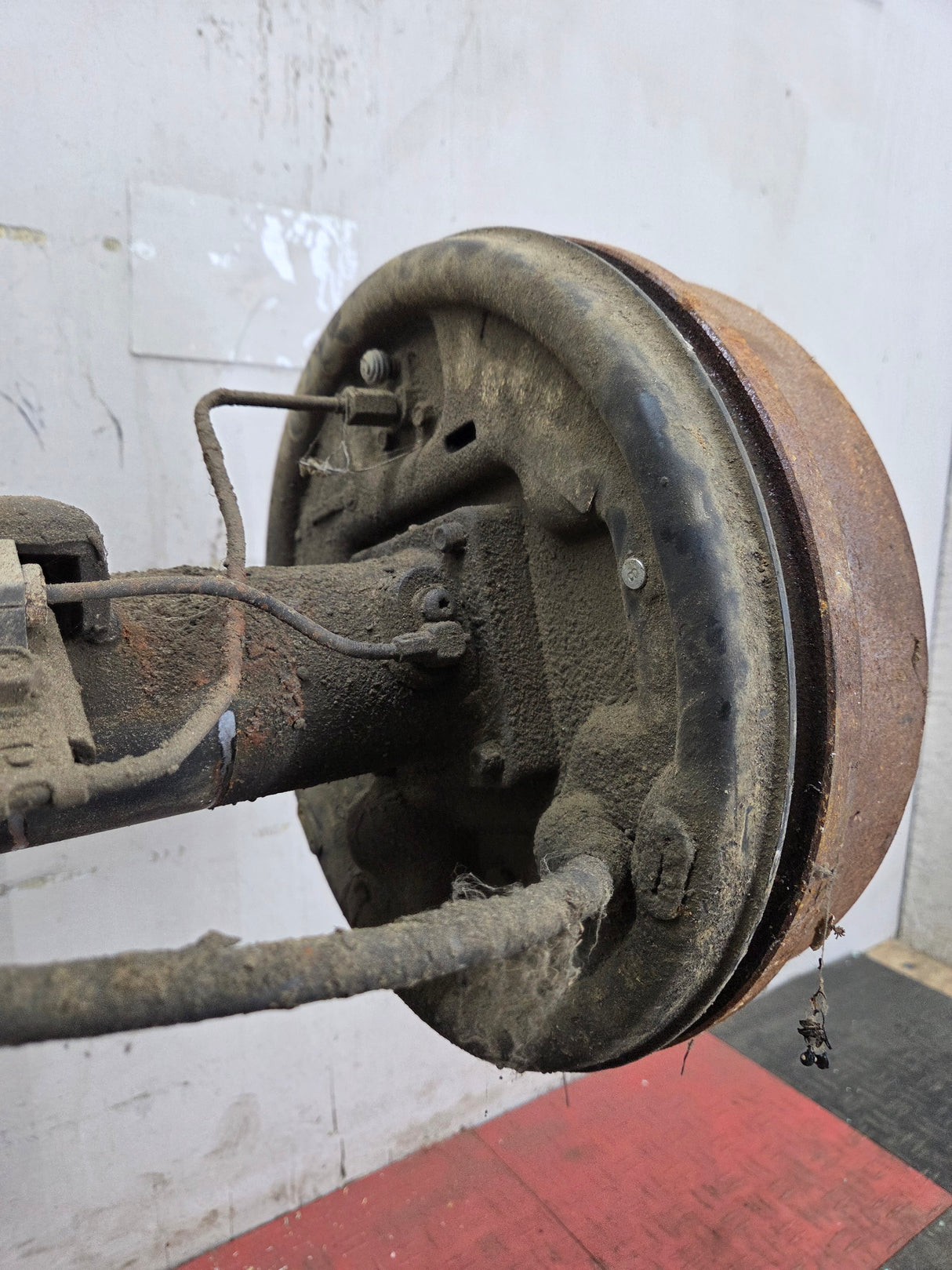 2009-2013 Chevrolet Silverado GMC Sierra 1500 Rear Axle GU5 3.23 Gear Ratio