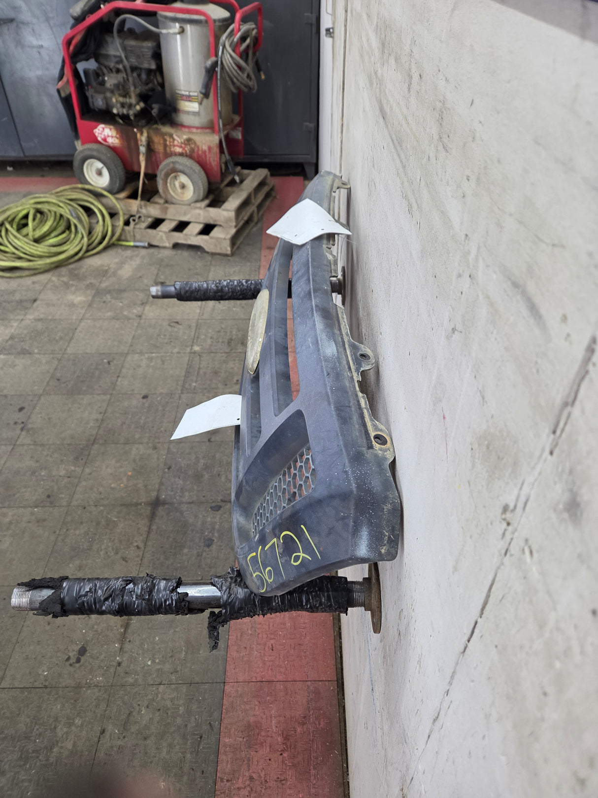 2004-2005 Ford Ranger Grill Surround