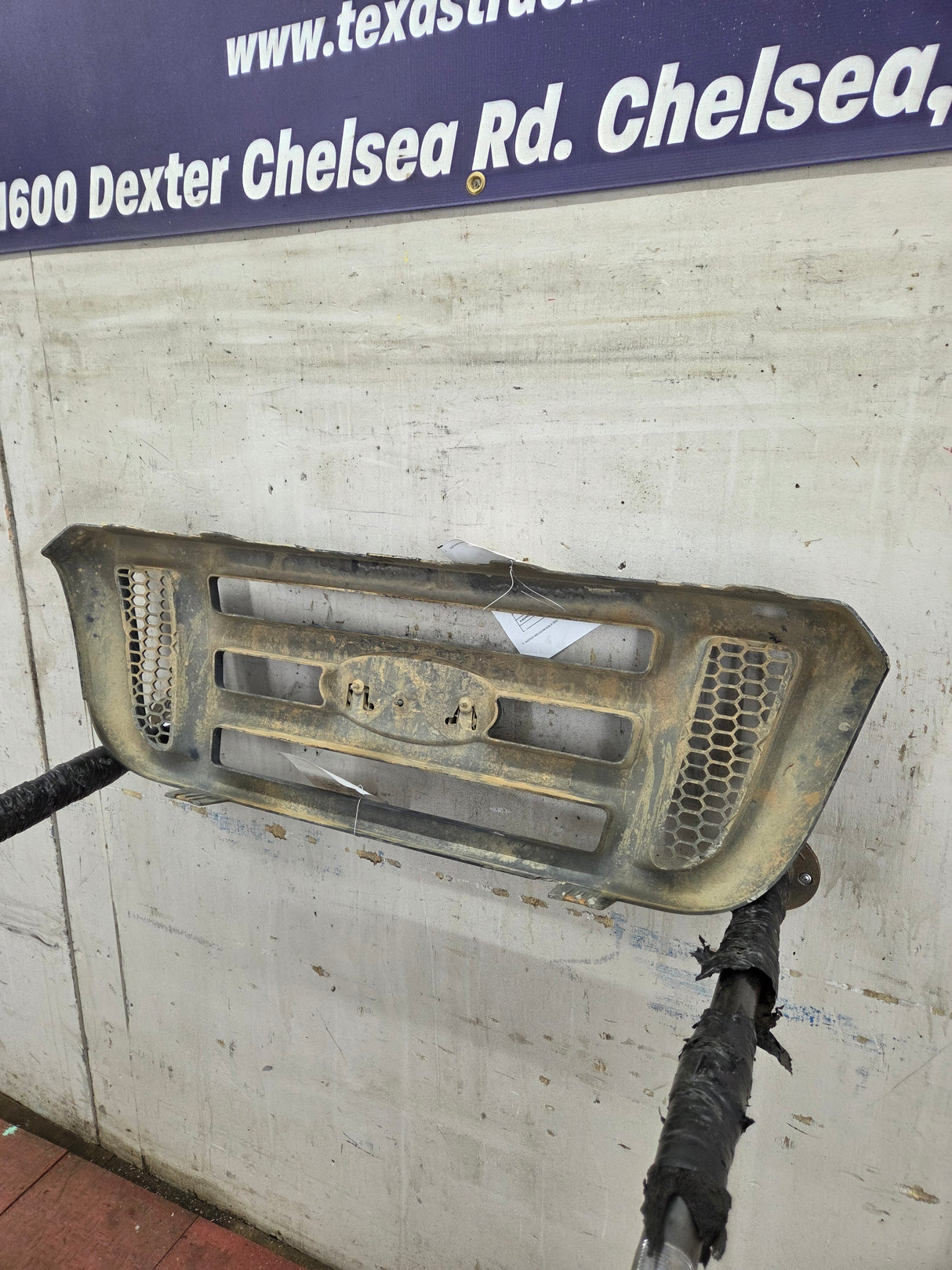 2004-2005 Ford Ranger Grill Surround