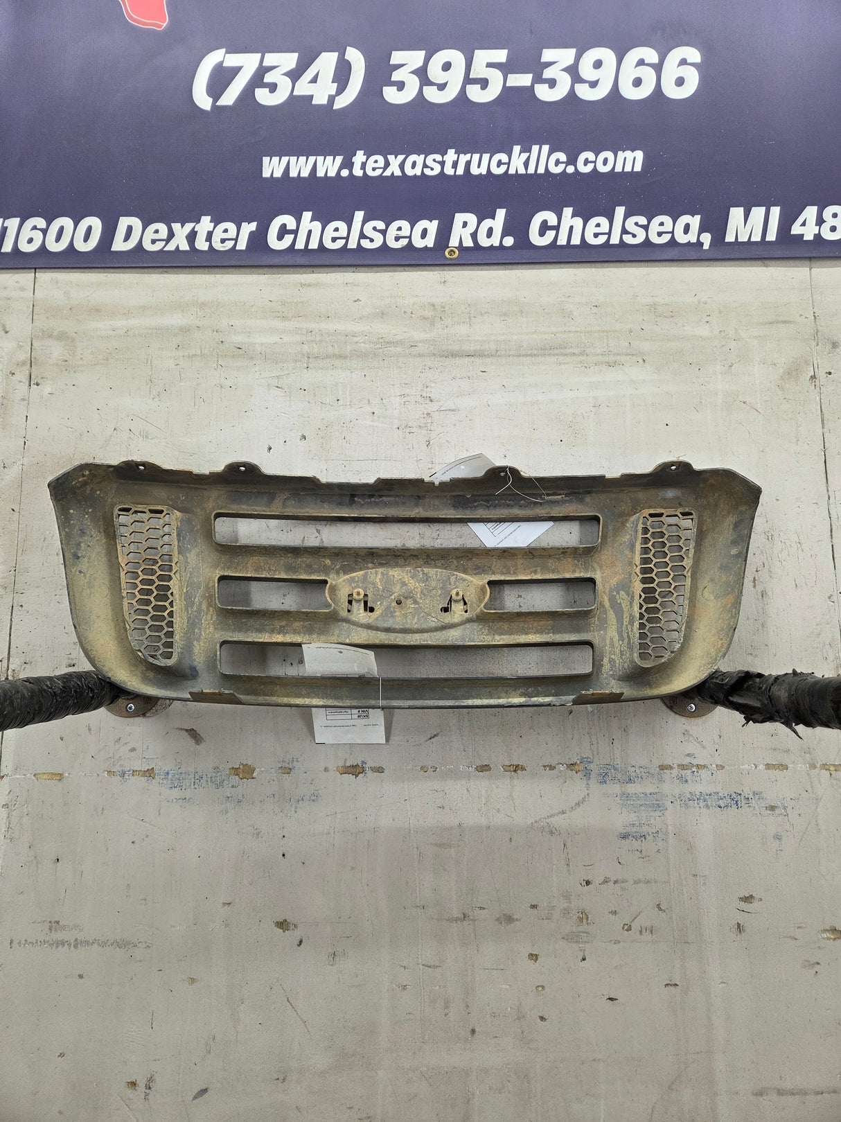 2004-2005 Ford Ranger Grill Surround