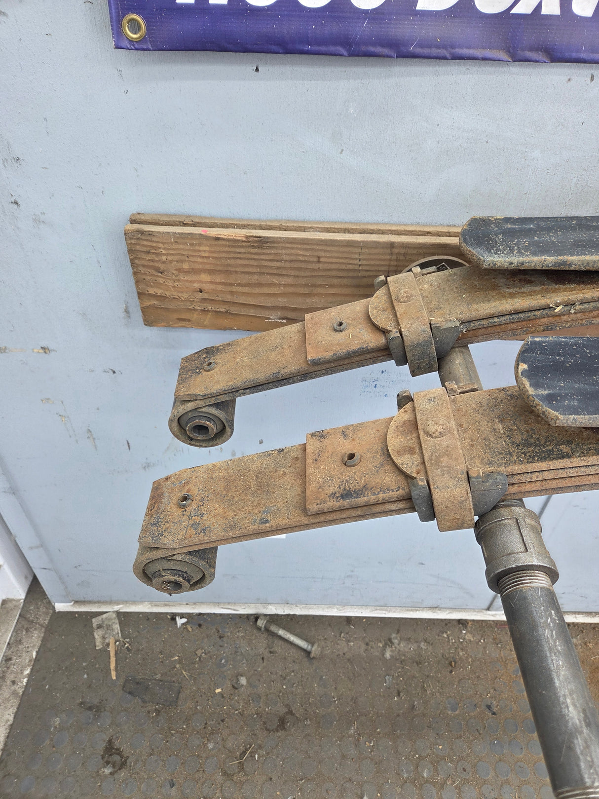1999-2007 Ford F250 F350 Super Duty Rear Leaf Spring - Pair