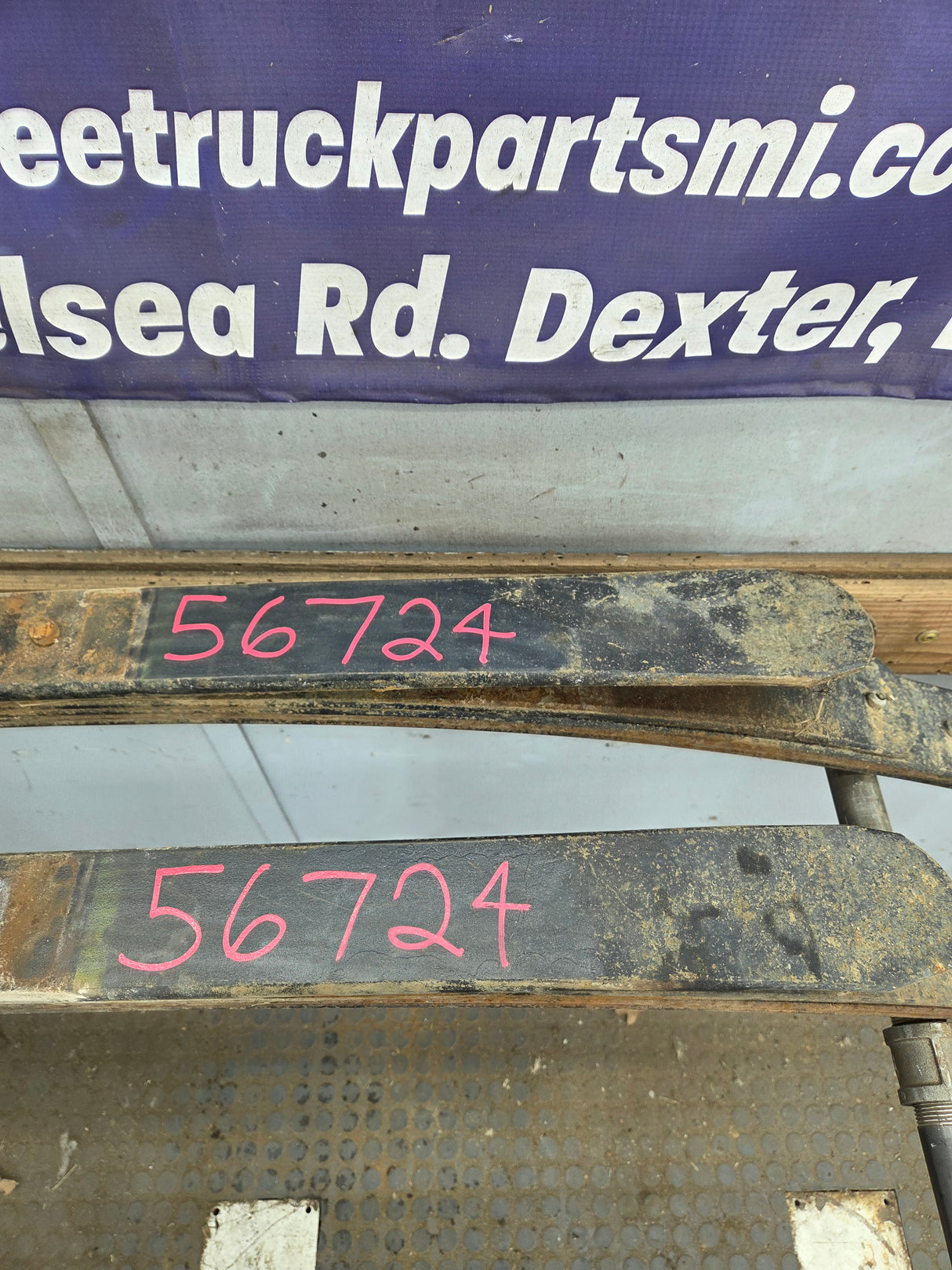 1999-2007 Ford F250 F350 Super Duty Rear Leaf Spring - Pair