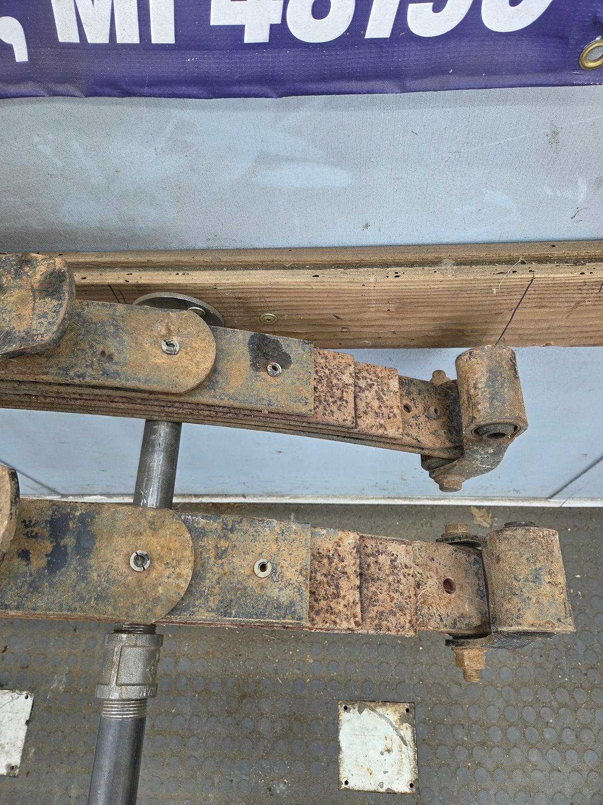 1999-2007 Ford F250 F350 Super Duty Rear Leaf Spring - Pair