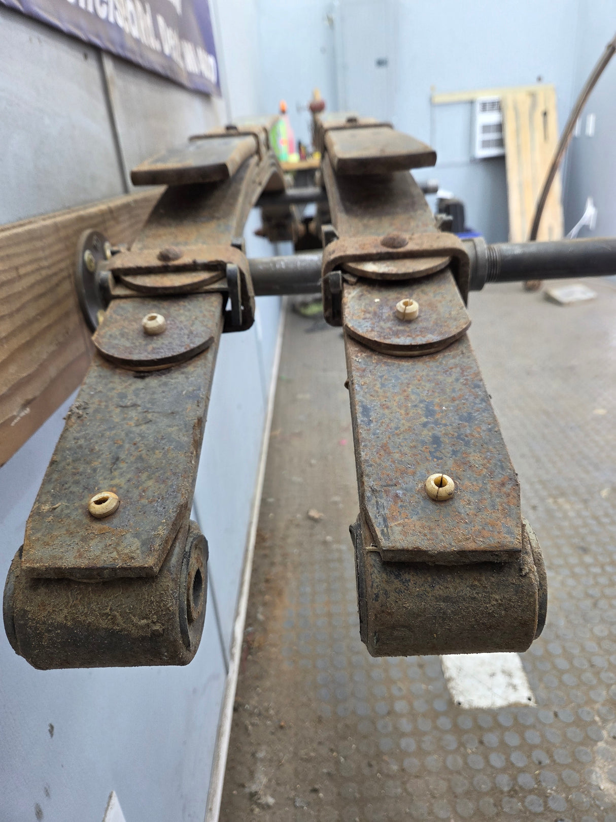 1999-2007 Ford F250 F350 Super Duty Rear Leaf Spring - Pair