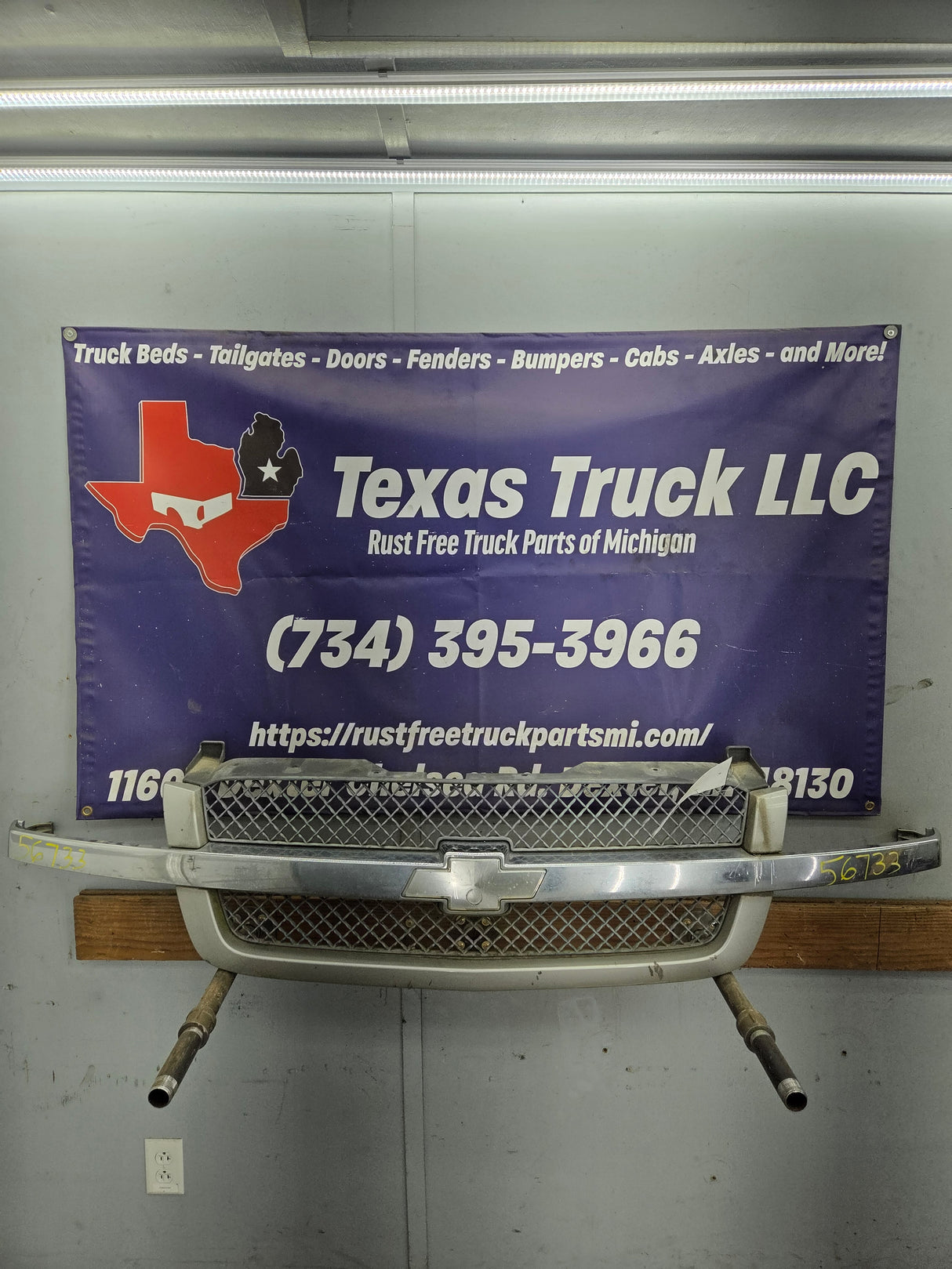 2003-2006 Chevrolet Silverado 1500 2500 'Cateye' NON HD Grill OEM - Chrome