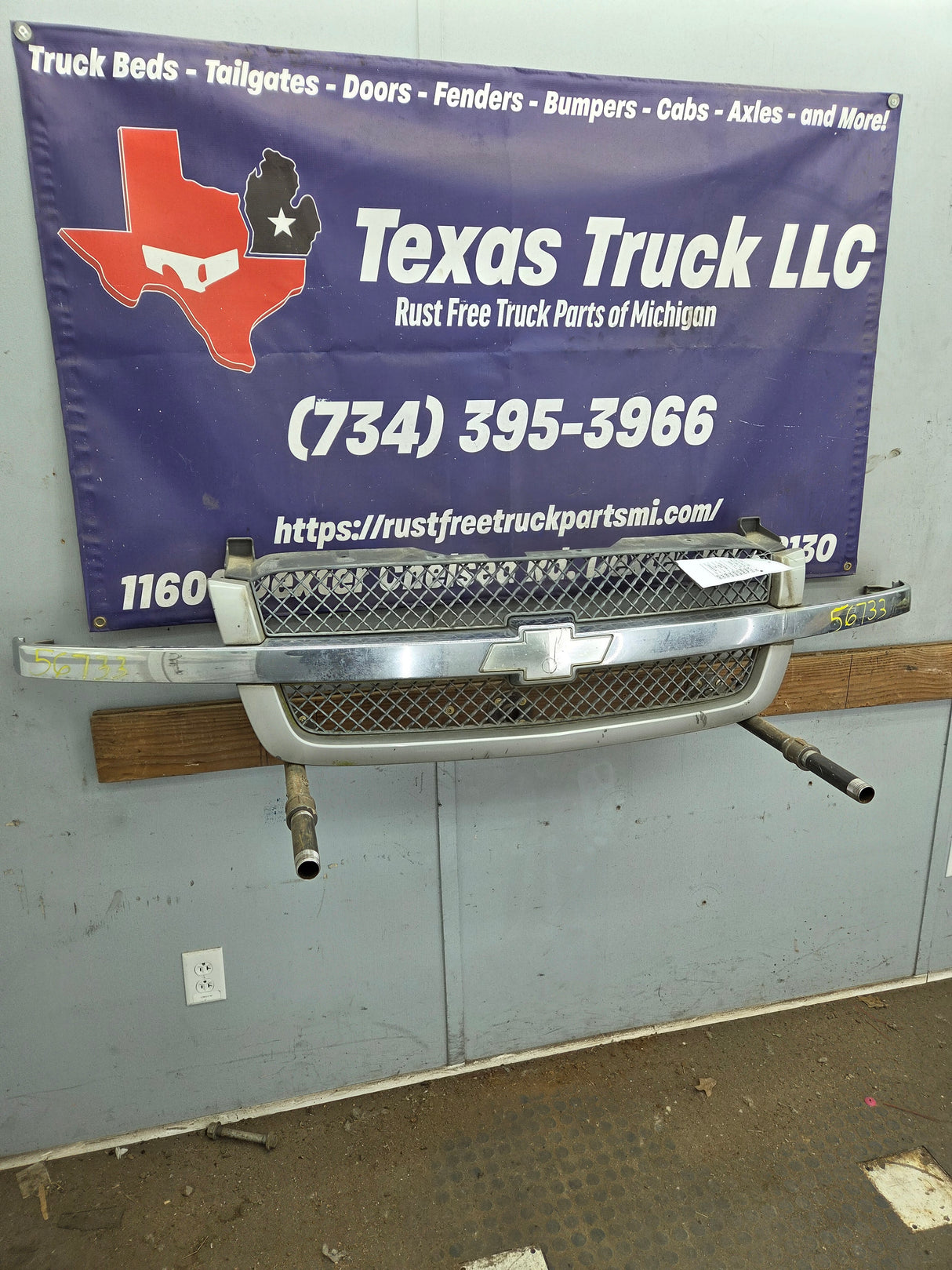 2003-2006 Chevrolet Silverado 1500 2500 'Cateye' NON HD Grill OEM - Chrome