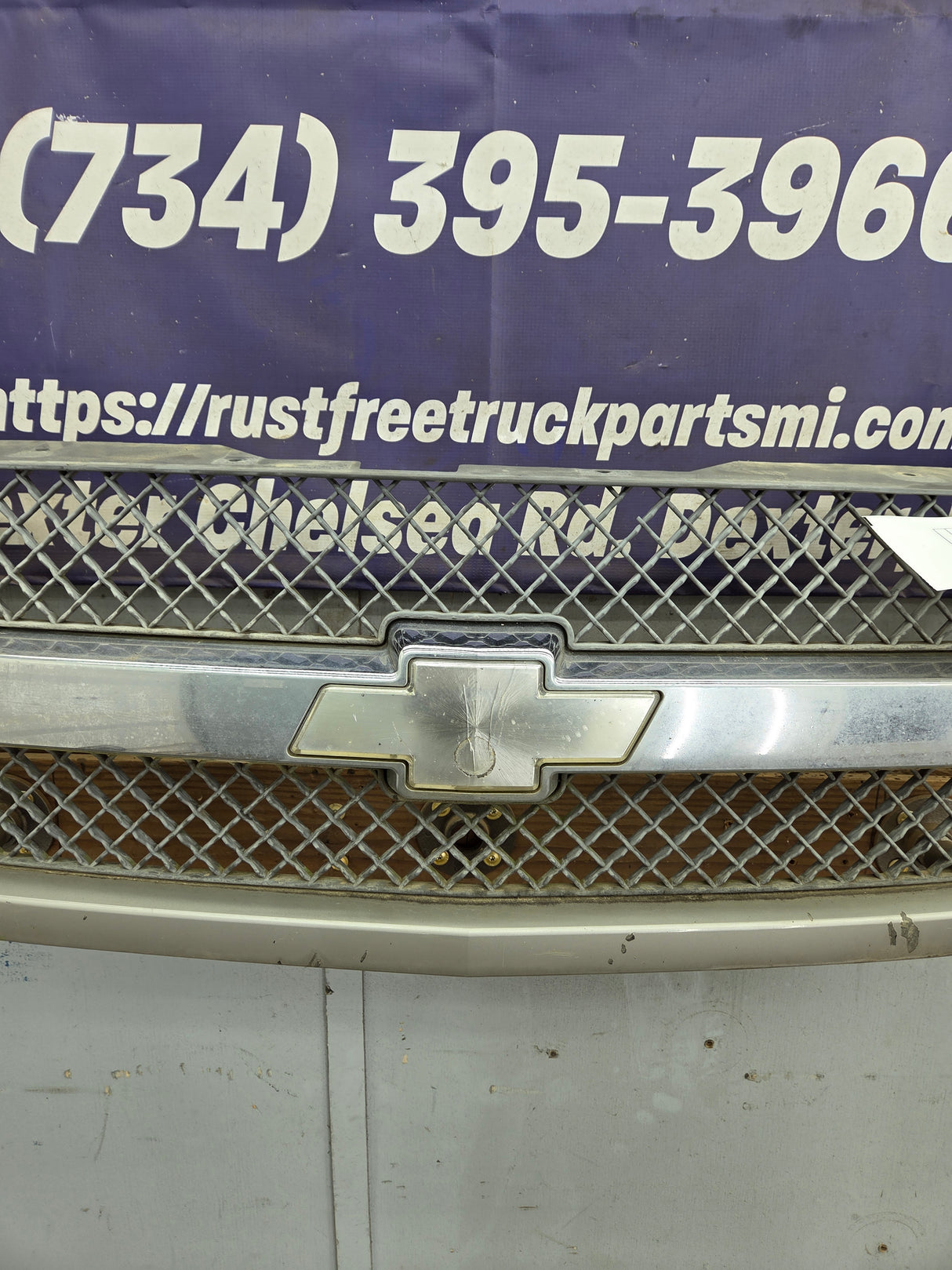 2003-2006 Chevrolet Silverado 1500 2500 'Cateye' NON HD Grill OEM - Chrome