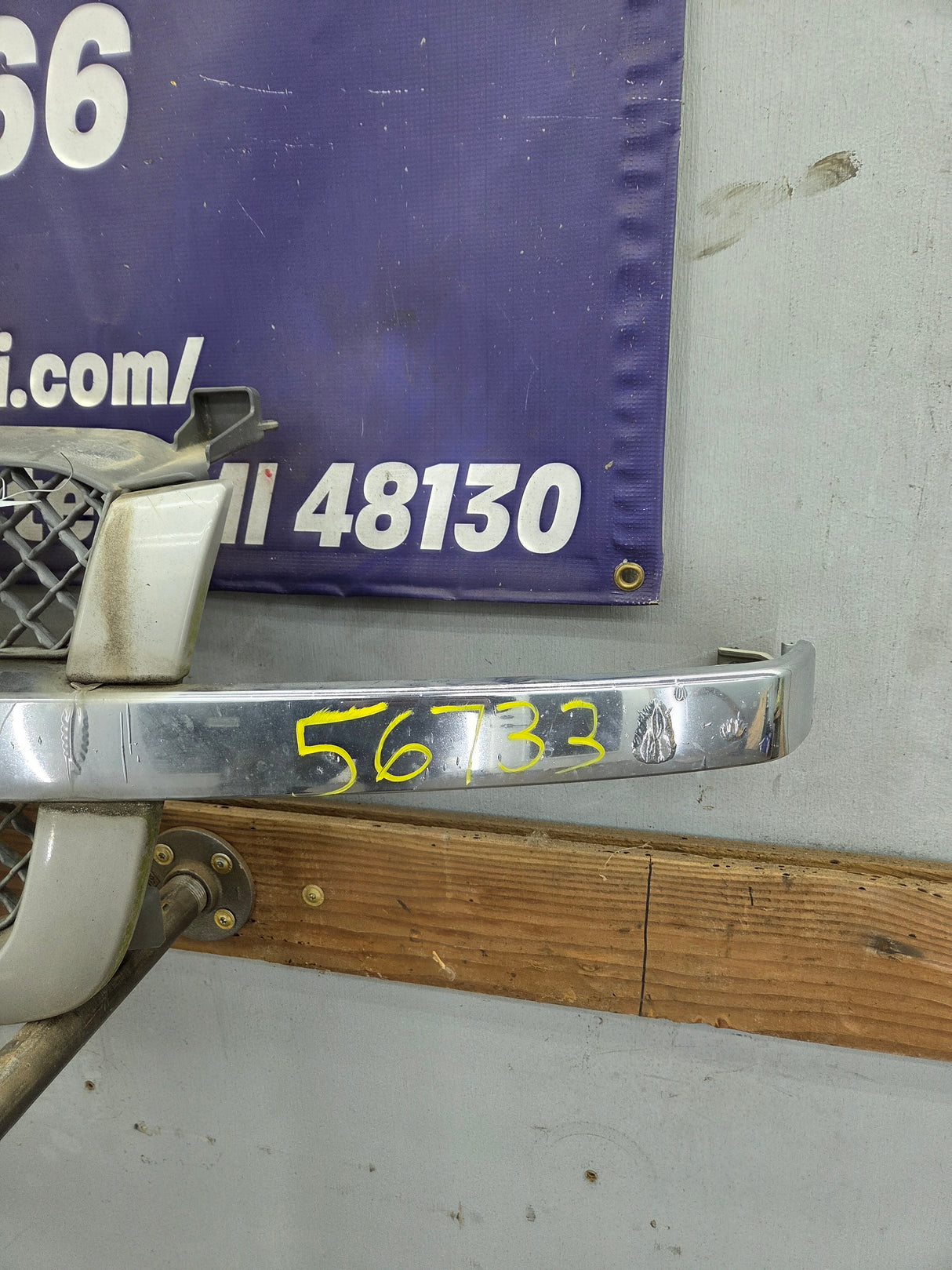 2003-2006 Chevrolet Silverado 1500 2500 'Cateye' NON HD Grill OEM - Chrome