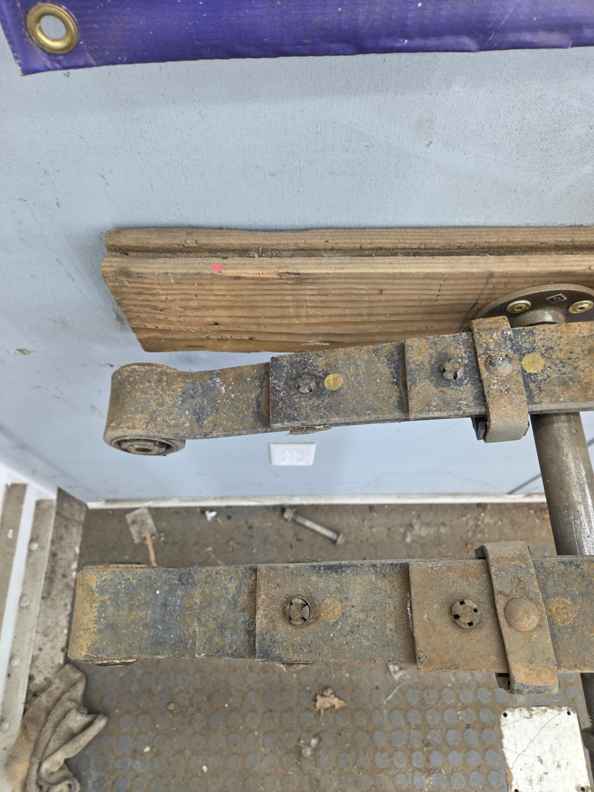 2002-2008 Dodge Ram 1500 Rear Leaf Springs 52113143AD - Pair