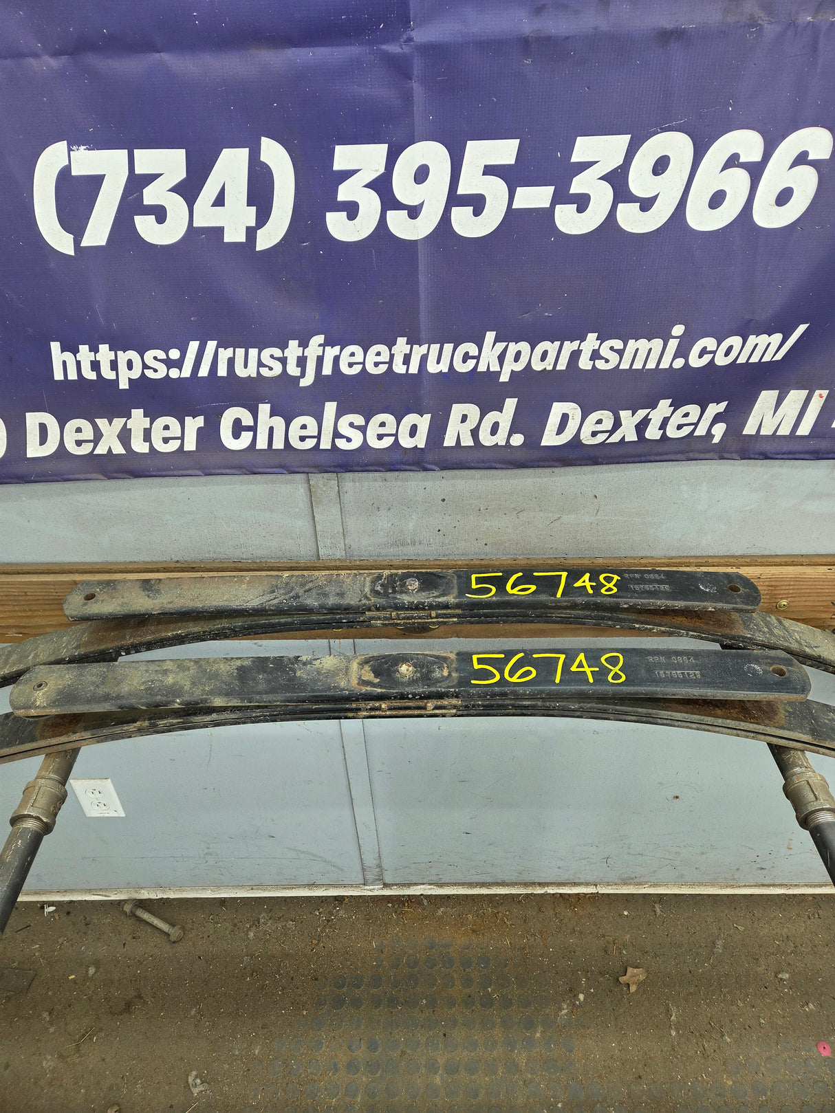 1999-2006 Chevrolet Silverado / GMC Sierra 1500 Rear Leaf Spring - Pair 15765129