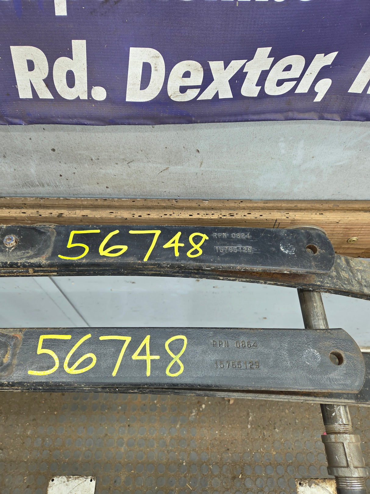 1999-2006 Chevrolet Silverado / GMC Sierra 1500 Rear Leaf Spring - Pair 15765129