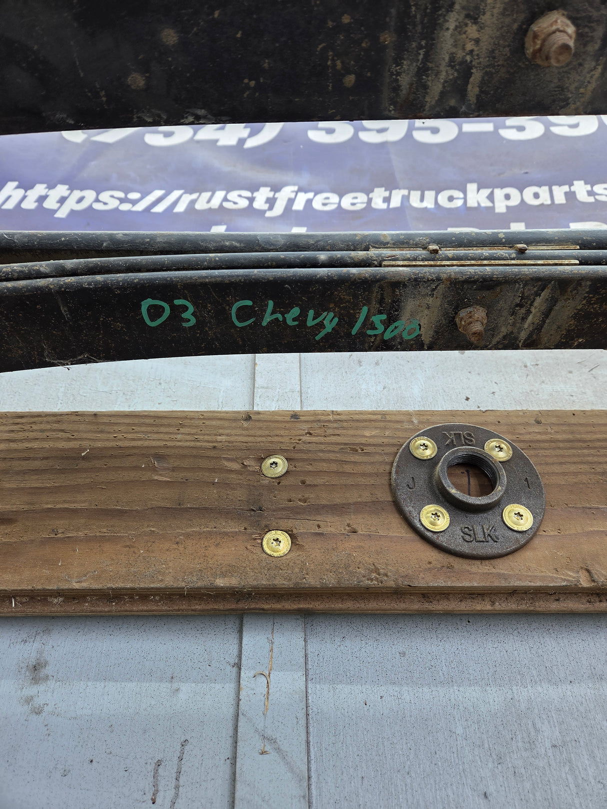 1999-2006 Chevrolet Silverado / GMC Sierra 1500 Rear Leaf Spring - Pair 15765129