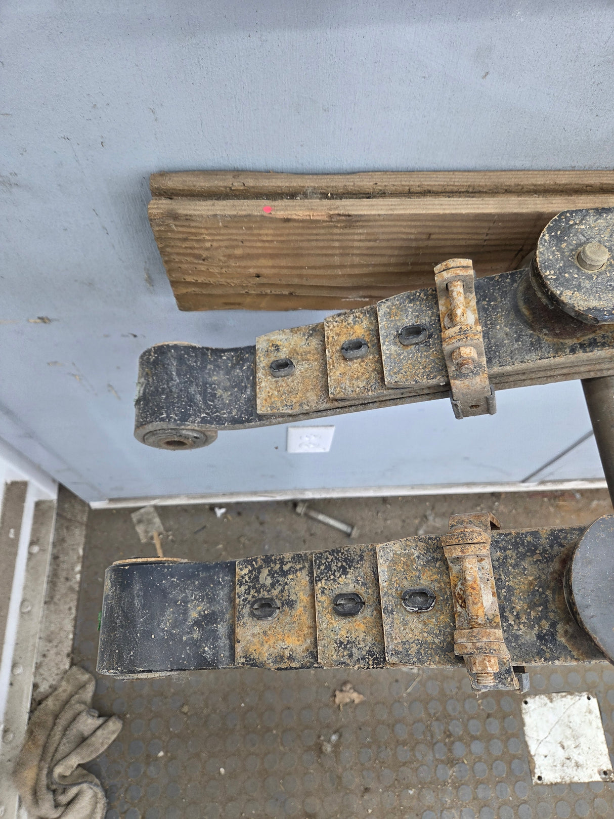 2001-2010 Chevrolet Silverado / GMC Sierra 2500HD 3500HD Rear Leaf Springs - Pair