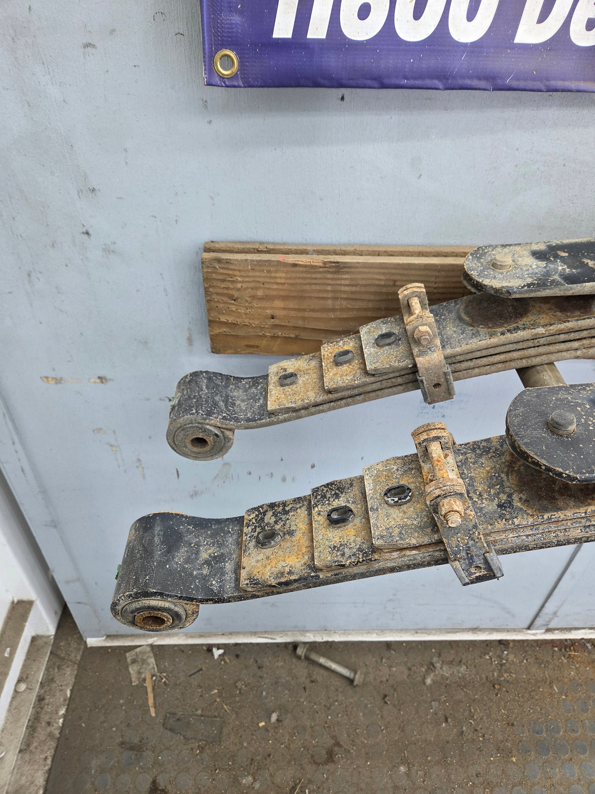 2001-2010 Chevrolet Silverado / GMC Sierra 2500HD 3500HD Rear Leaf Springs - Pair