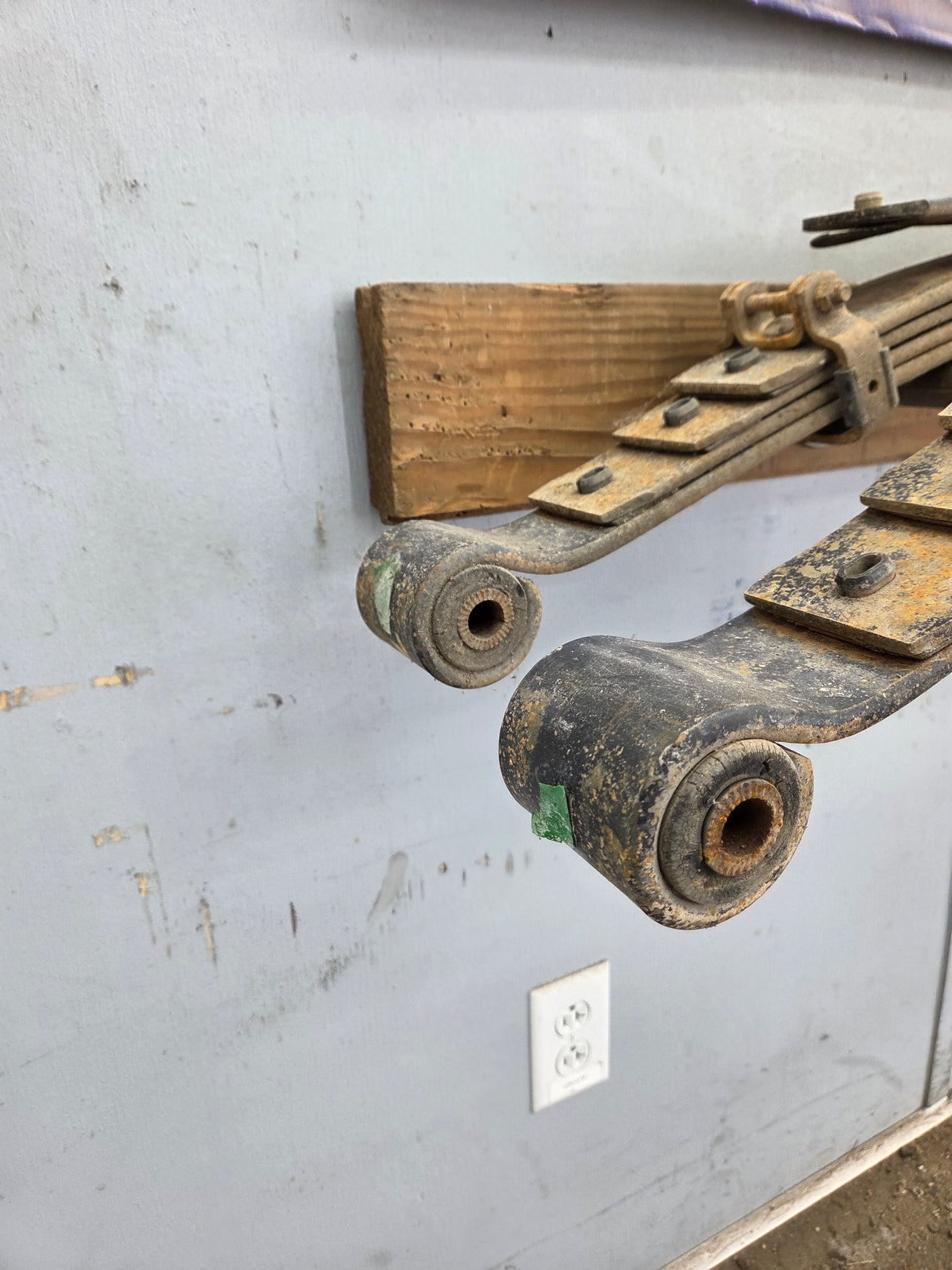 2001-2010 Chevrolet Silverado / GMC Sierra 2500HD 3500HD Rear Leaf Springs - Pair