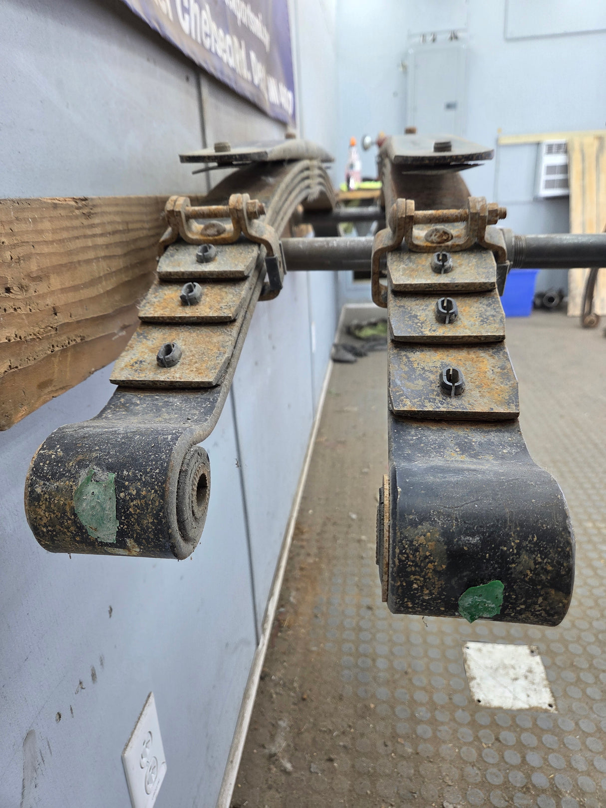 2001-2010 Chevrolet Silverado / GMC Sierra 2500HD 3500HD Rear Leaf Springs - Pair