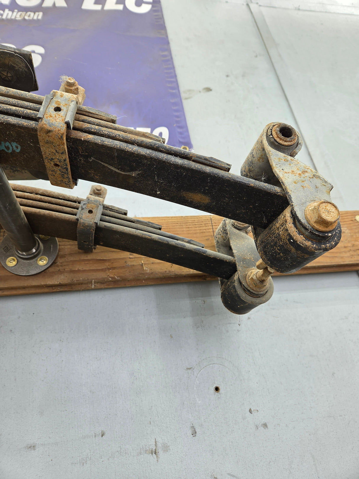 2001-2010 Chevrolet Silverado / GMC Sierra 2500HD 3500HD Rear Leaf Springs - Pair