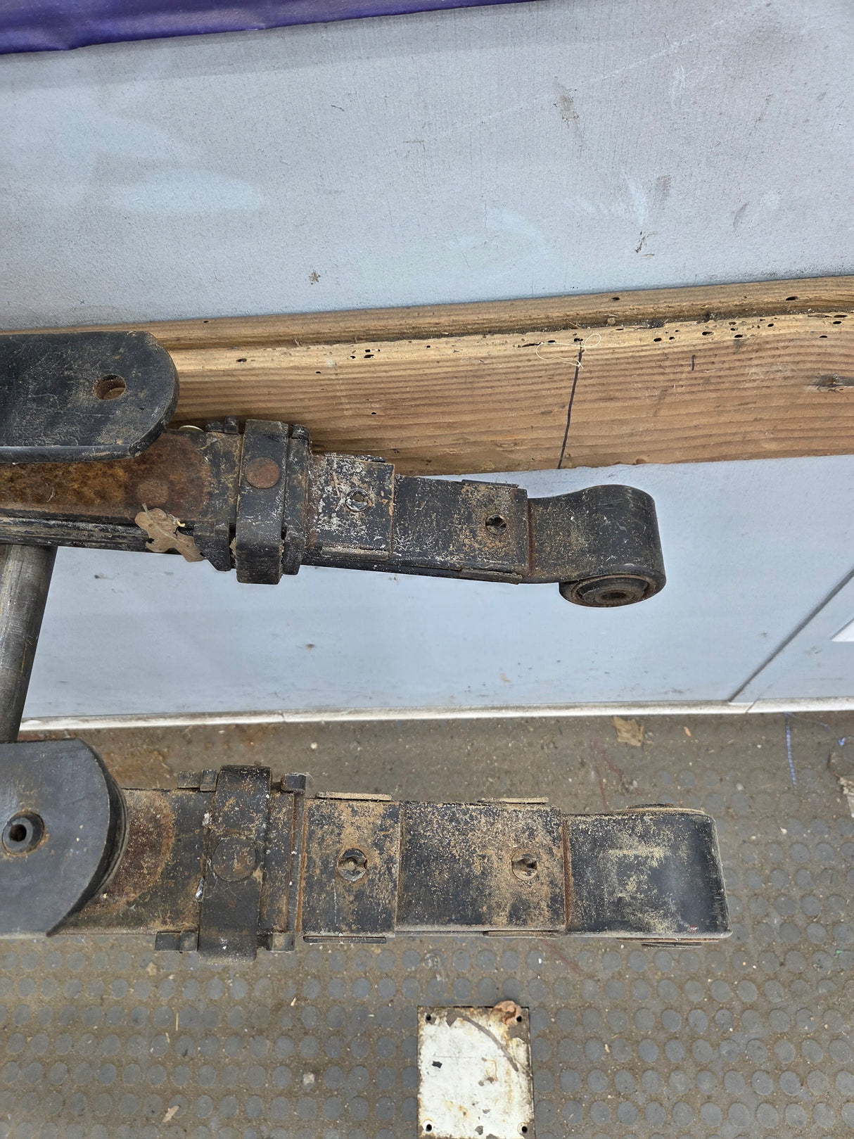 2001-2010 Chevrolet Silverado / GMC Sierra 2500HD 3500HD Rear Leaf Springs - Pair