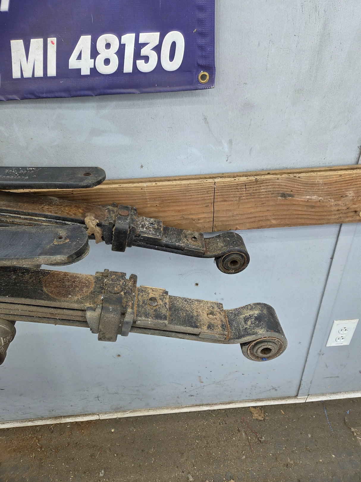 2001-2010 Chevrolet Silverado / GMC Sierra 2500HD 3500HD Rear Leaf Springs - Pair