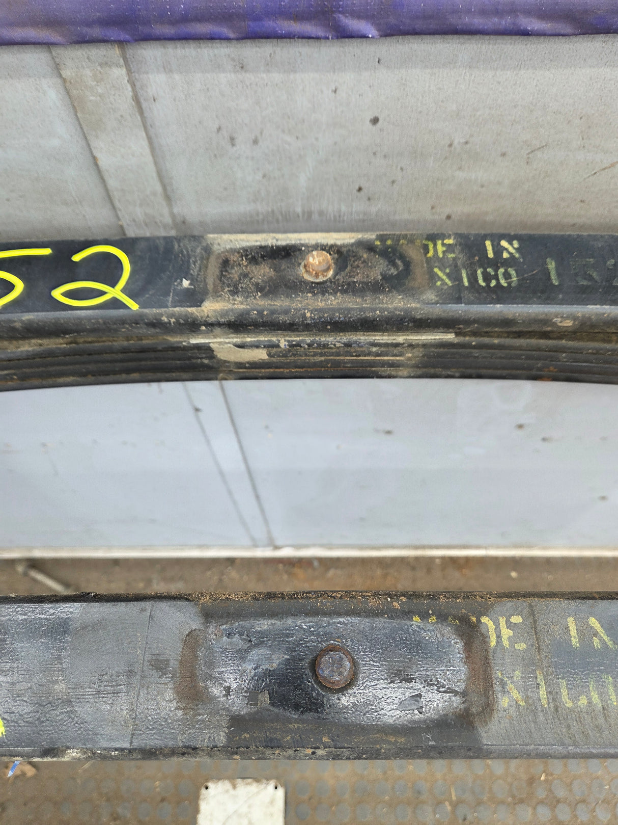 2001-2010 Chevrolet Silverado / GMC Sierra 2500HD 3500HD Rear Leaf Springs - Pair