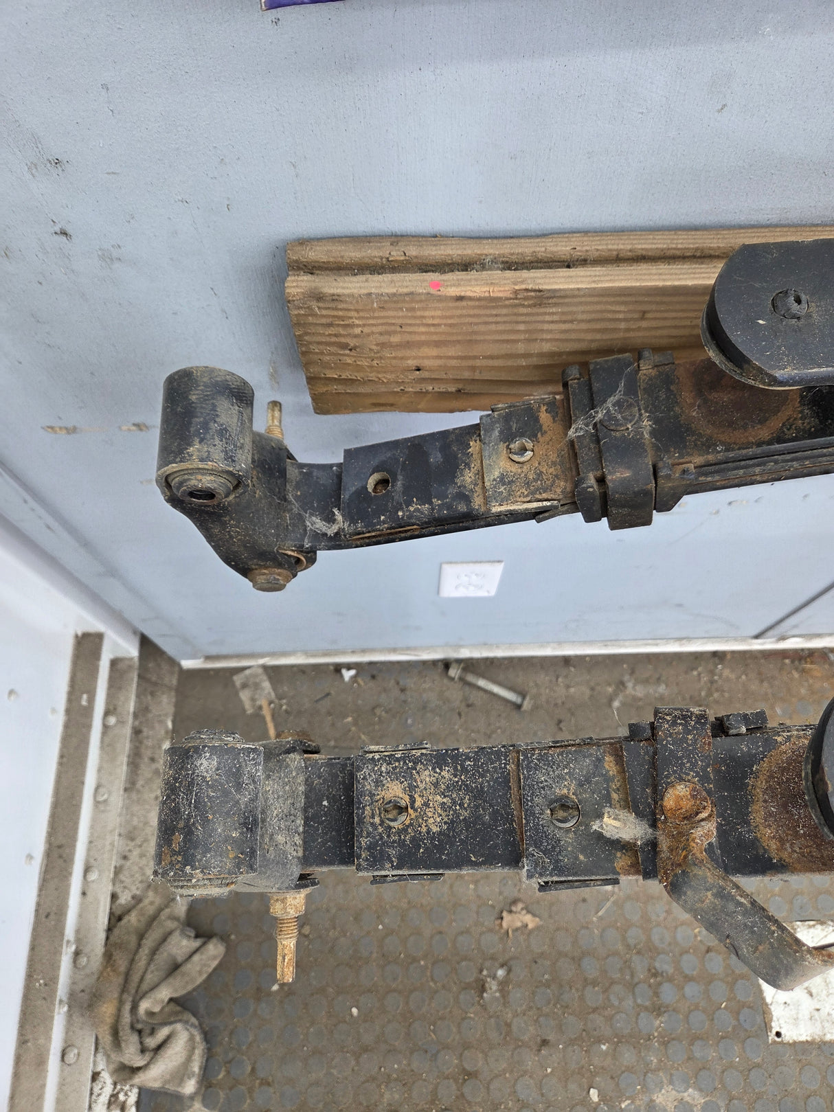 2001-2010 Chevrolet Silverado / GMC Sierra 2500HD 3500HD Rear Leaf Springs - Pair