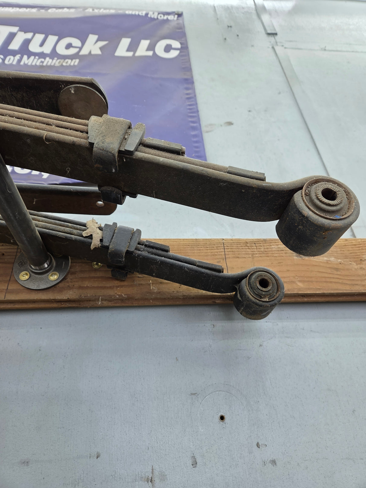 2001-2010 Chevrolet Silverado / GMC Sierra 2500HD 3500HD Rear Leaf Springs - Pair