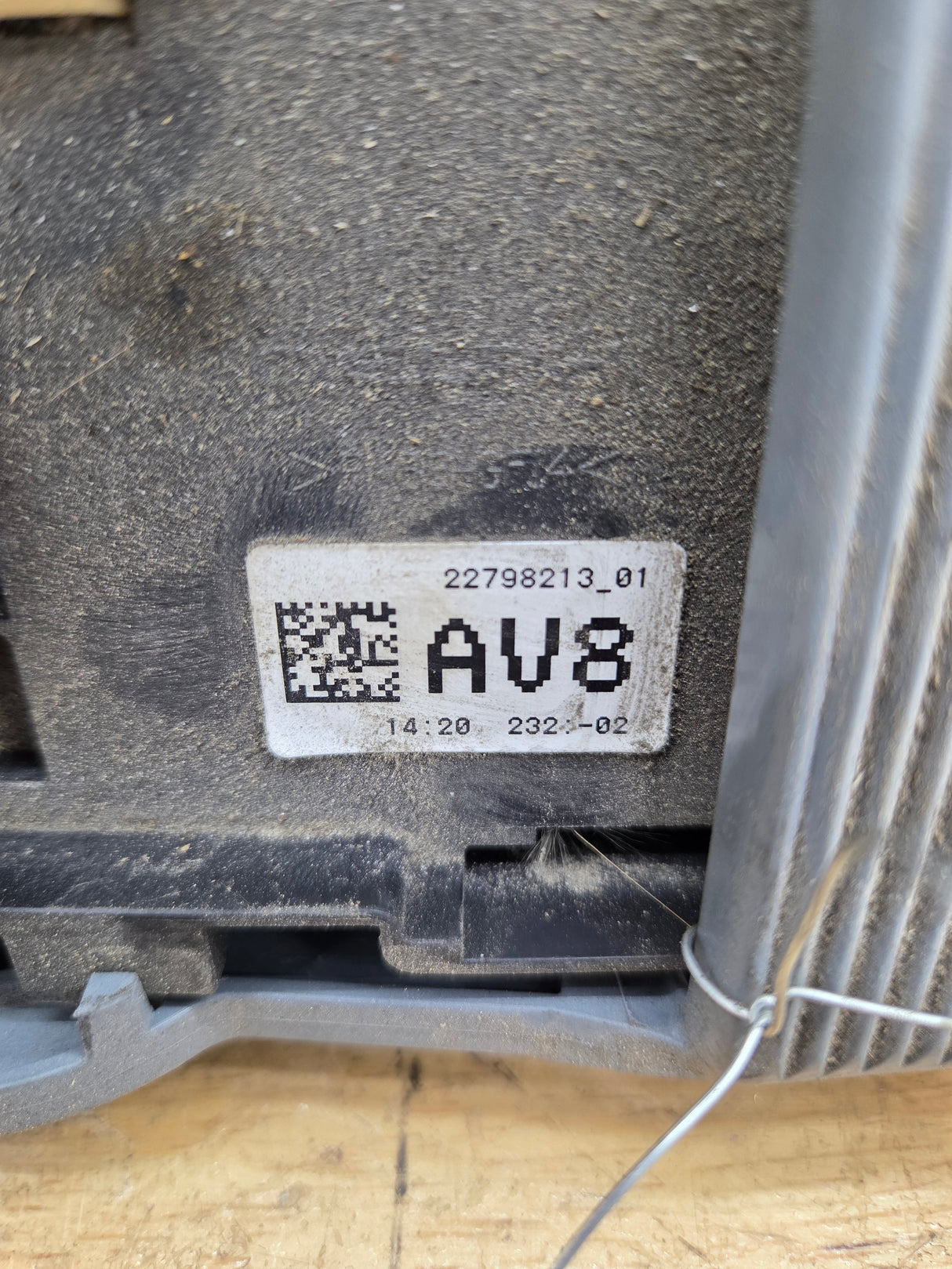 2010-2013 Chevrolet Silverado / GMC Sierra 1500 2500 3500 Engine Bay Fuse Box