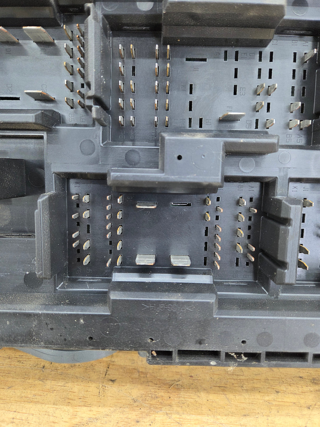 2010-2013 Chevrolet Silverado / GMC Sierra 1500 2500 3500 Engine Bay Fuse Box