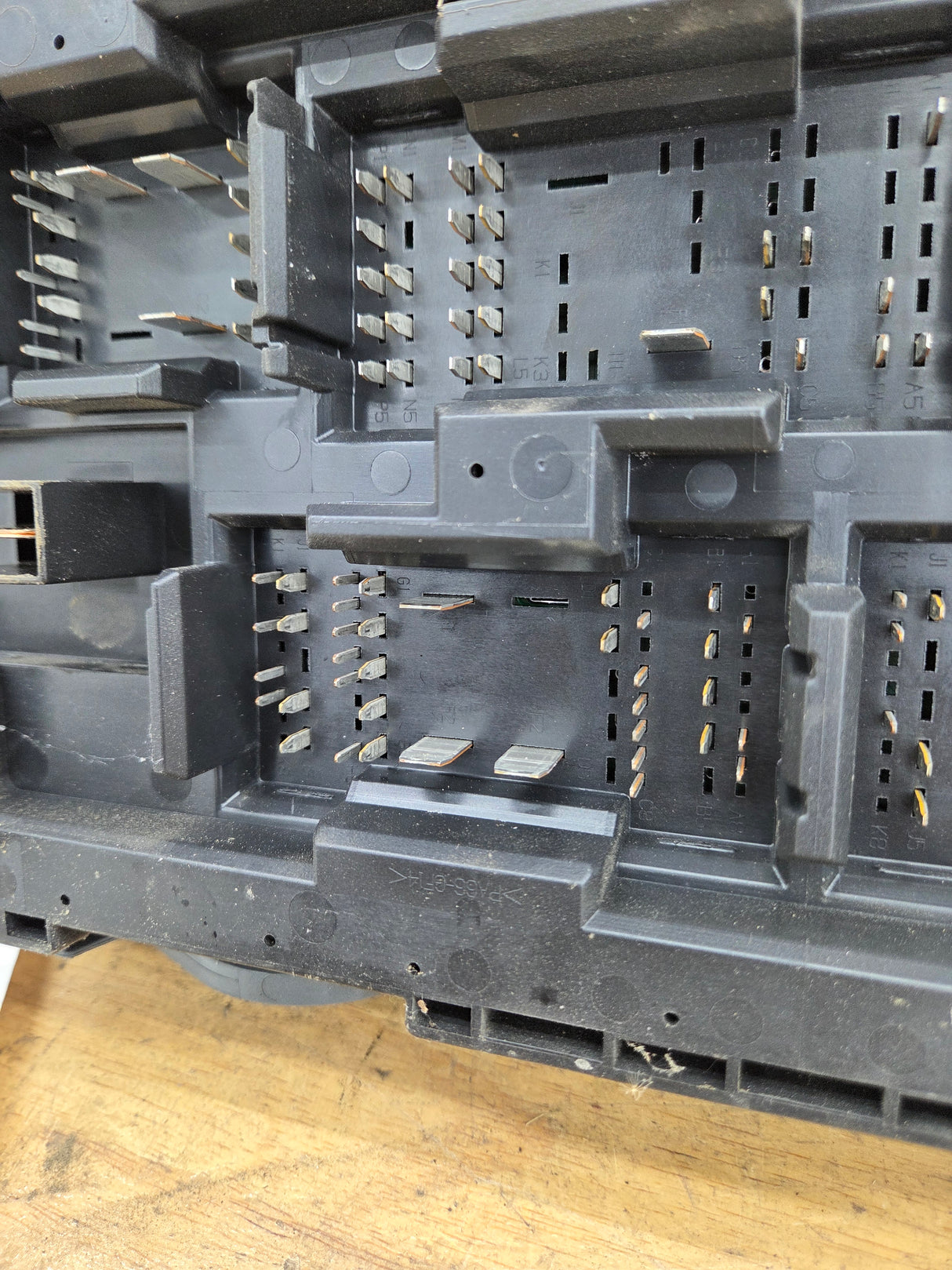 2010-2013 Chevrolet Silverado / GMC Sierra 1500 2500 3500 Engine Bay Fuse Box