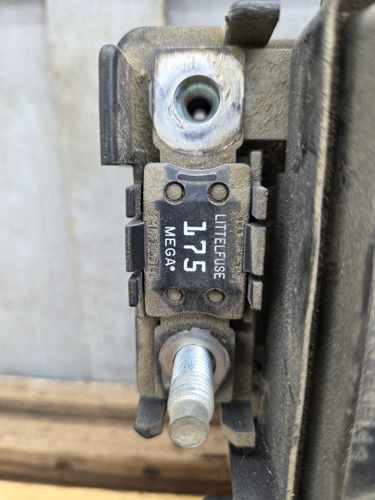 2003-2005 Chevrolet Silverado / GMC Sierra 2500 3500 Duramax Engine Bay Fuse Box