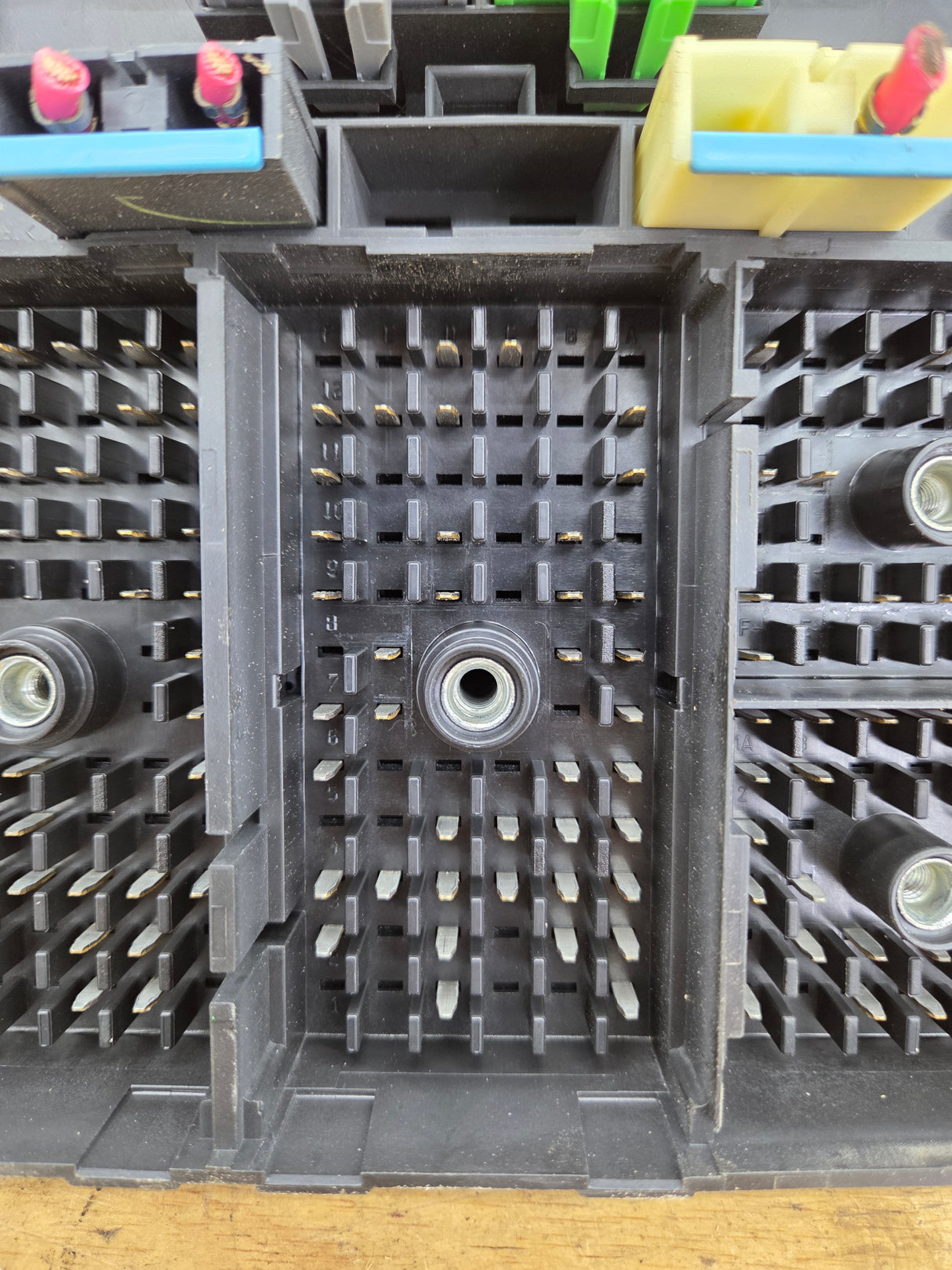 2003-2005 Chevrolet Silverado / GMC Sierra 2500 3500 Duramax Engine Bay Fuse Box