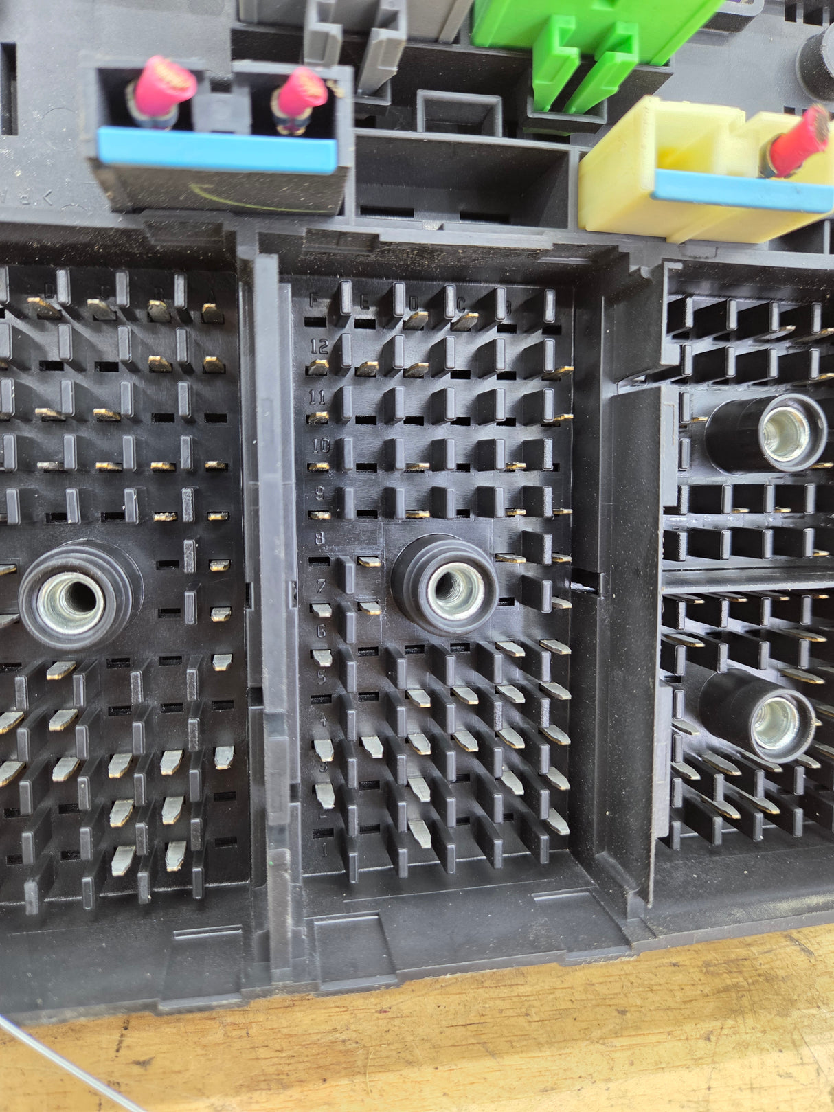 2003-2005 Chevrolet Silverado / GMC Sierra 2500 3500 Duramax Engine Bay Fuse Box